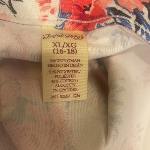 Floral Ankle Pants - Picture 3 of 7